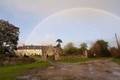 Le manoir sous un arc en ciel
