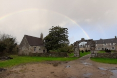 La chapelle sous un arc en ciel