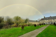 La longère Ouest sous un arc en ciel