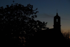 La chappelle à la tombé de la nuit