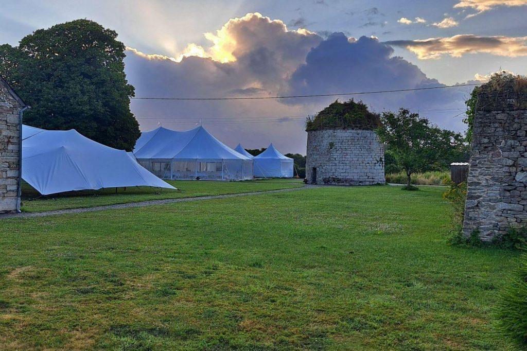 Mariage pluvieux, mariage heureux en Bretagne ou Finistère